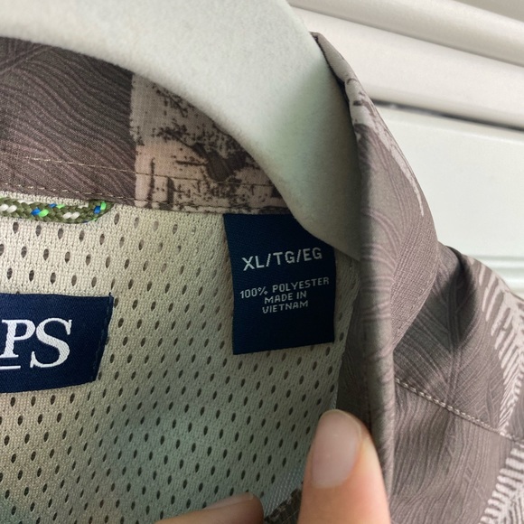 Light weight, outdoor button down shirt. - Picture 3 of 3